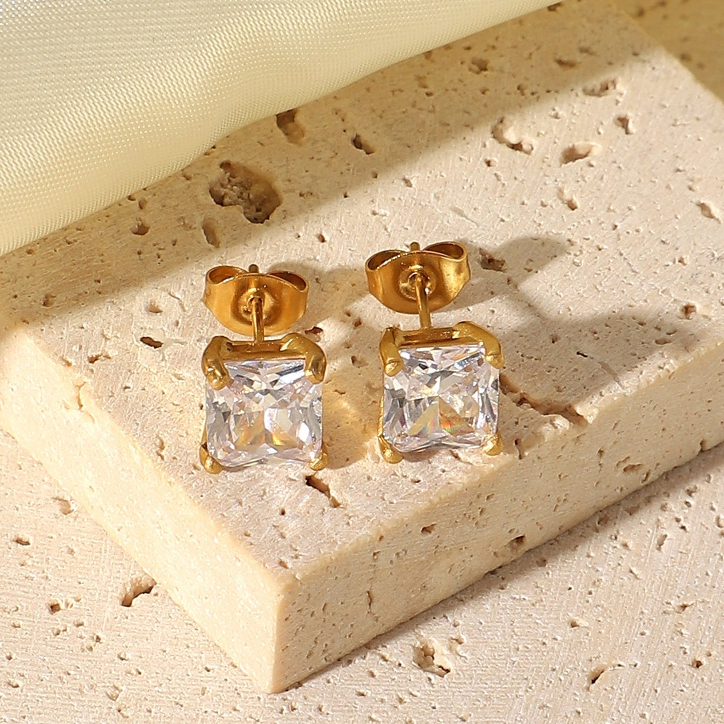 März Solitaire Gold Ohrringe