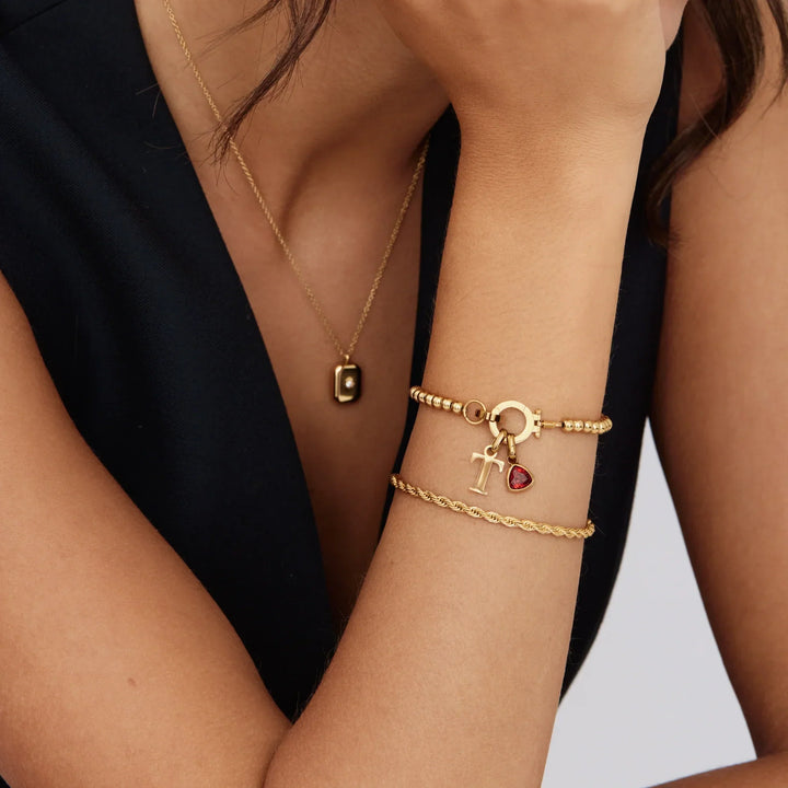 Perlen-Armband mit Geburtsstein und Initialen-Anhänger