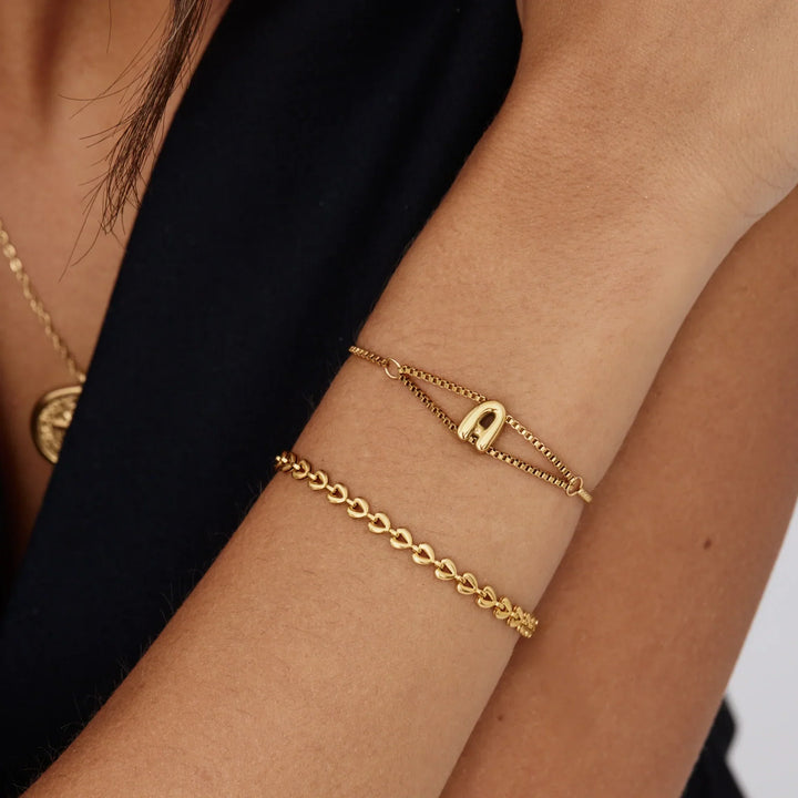 Buchstabenarmband mit Rundem Anhänger