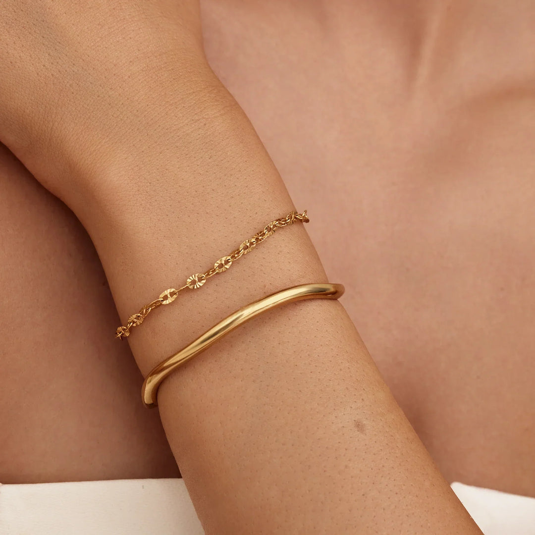 Skulpturierter Wellenarmreif