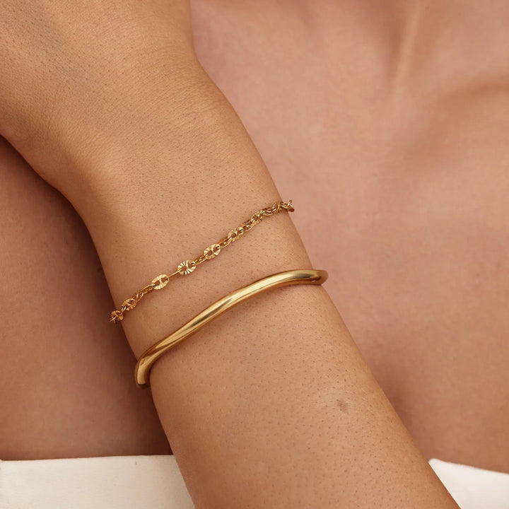 Skulpturierter Wellenarmreif