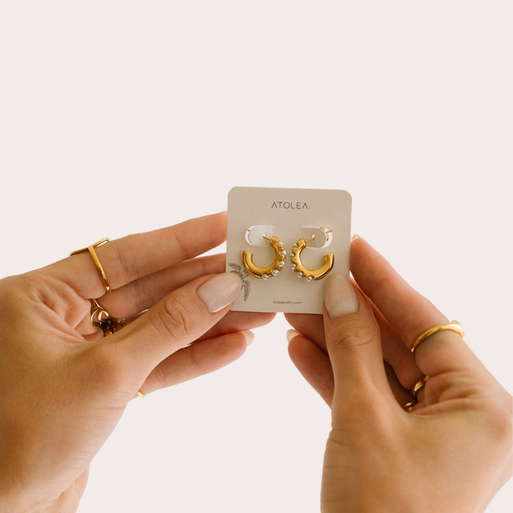 Mini Perlen Huggie Ohrringe