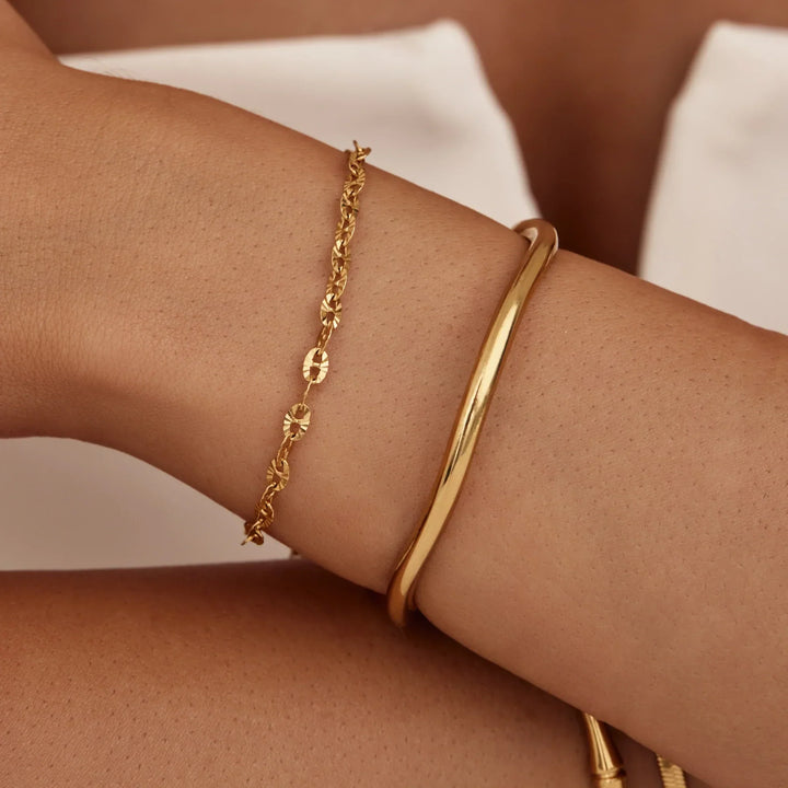 Skulpturierter Wellenarmreif